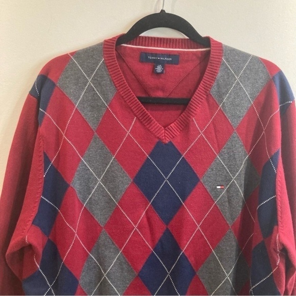 Tommy Hilfiger Red Argyle V-Neck Sweater with Navy and Gray Diamonds - Picture 4 of 7
